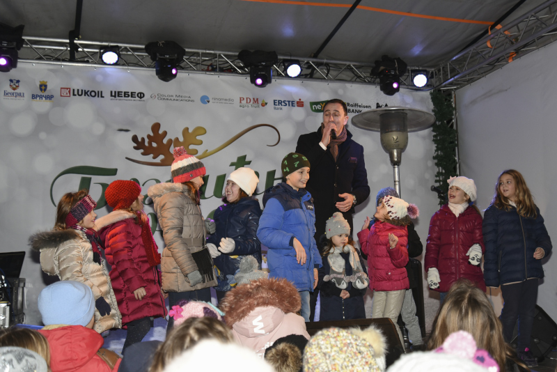 Jelena, Lena i Sergej oduševili prisutne: Danas hor “Lazarevac”, “Jedinstvo” i Filip Žmaher na Božićnom seocetu